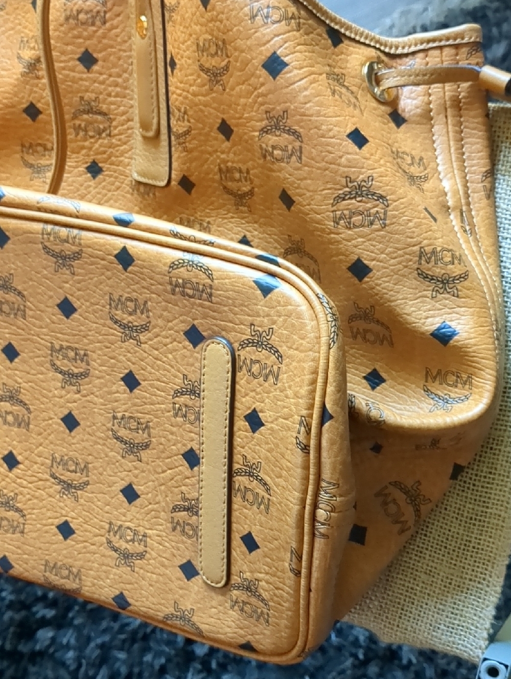 🧡MCM Cognac Monogram Tote with Gold Hardware. AUTHENTIC 🧡🧡 - Picture 5 of 16